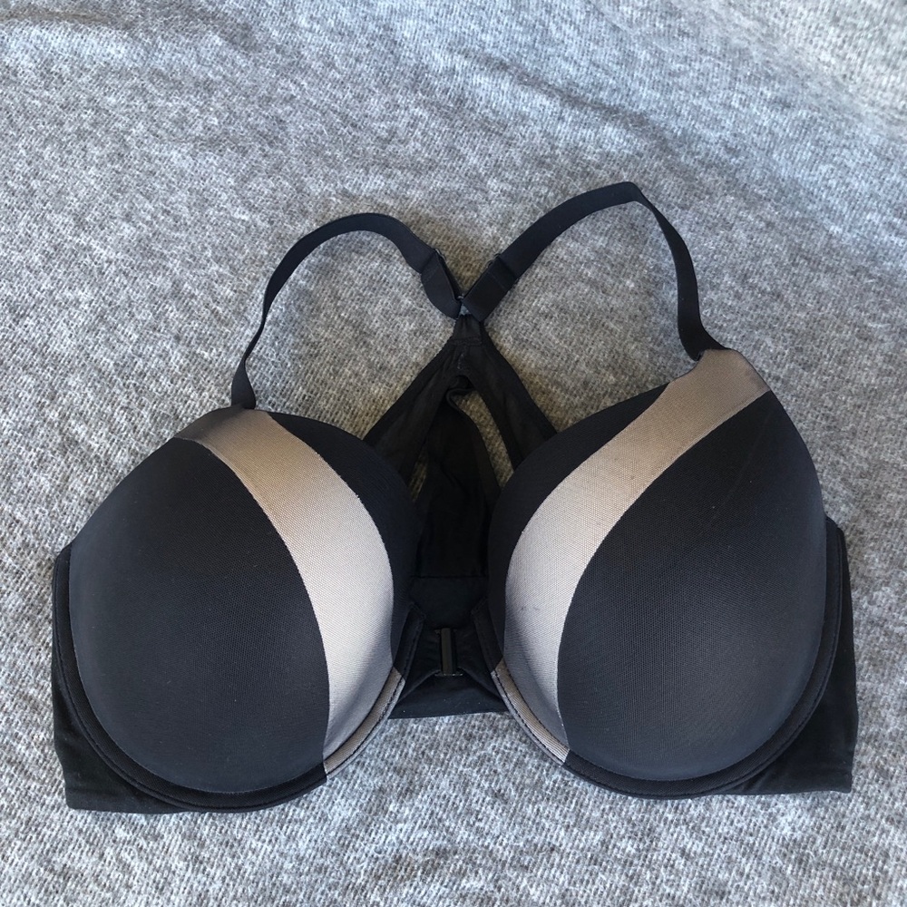 Victoria's Secret BODY BY VICTORIA Black and Gray Mesh Molded Push-Up Bra